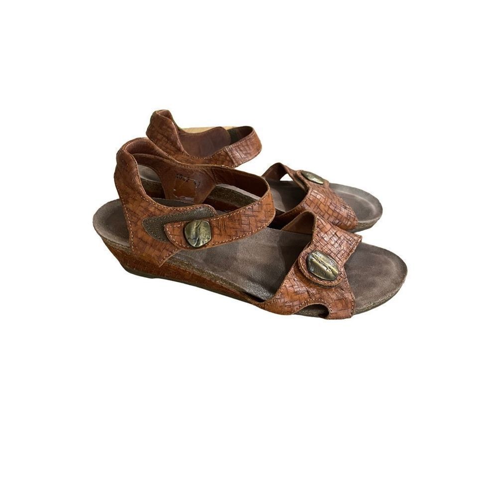 Taos Womens Brown Gold Medallion Leather Wedge Sandals Size 42